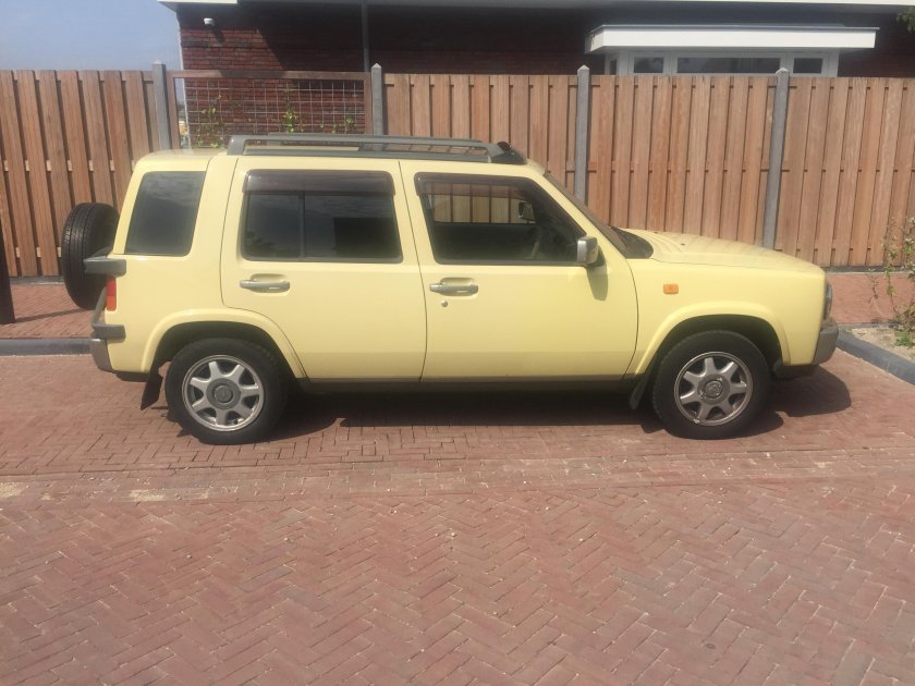 Nissan Rasheen, 1998