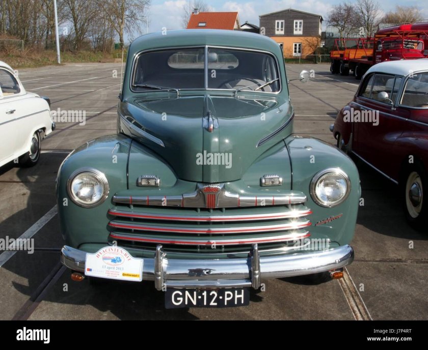 Ford Deluxe 1946