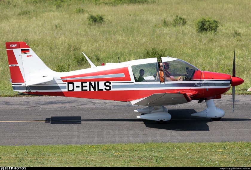 Самолет Robin 400