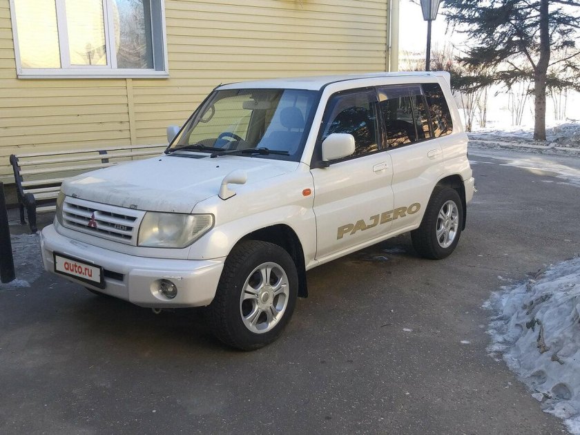 Mitsubishi Pajero io 1999