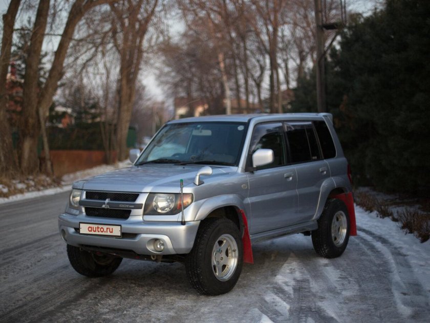 Mitsubishi Pajero io