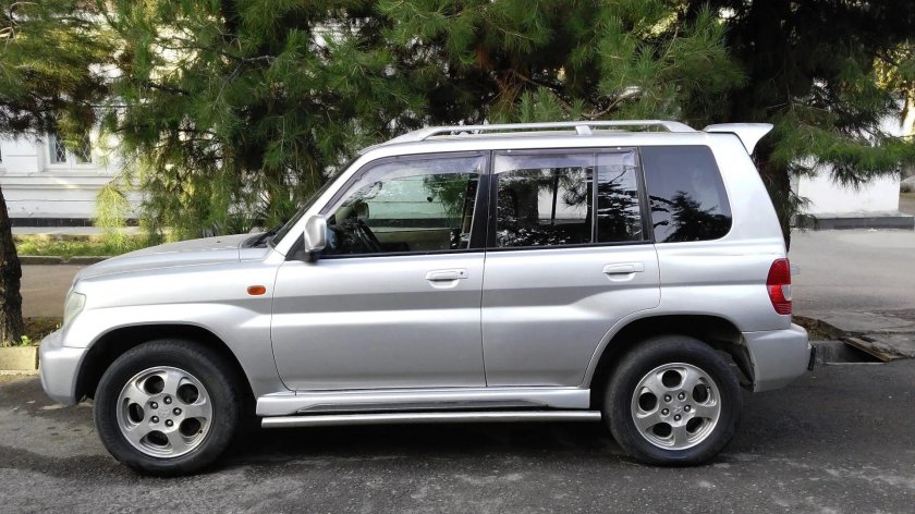 Митсубиси Паджеро ио 2002