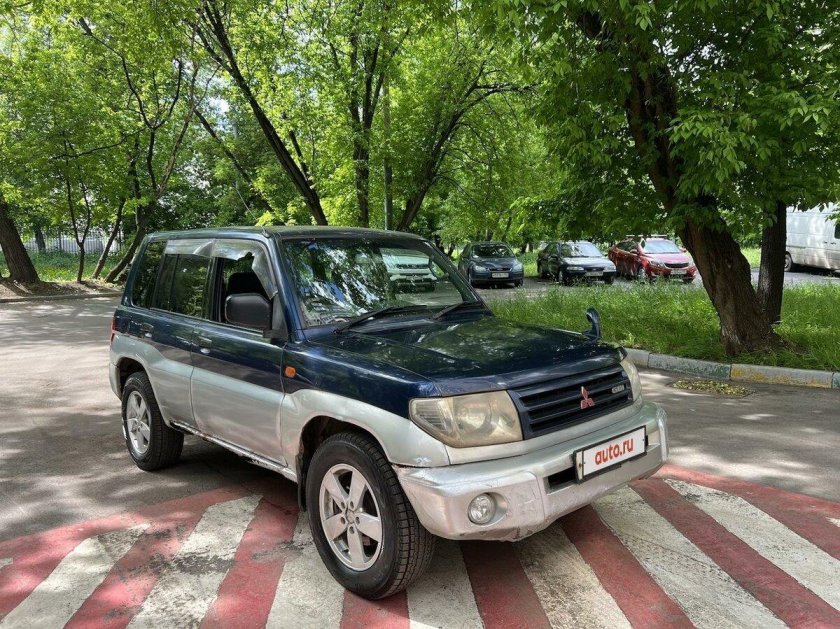 Mitsubishi Pajero io 1999