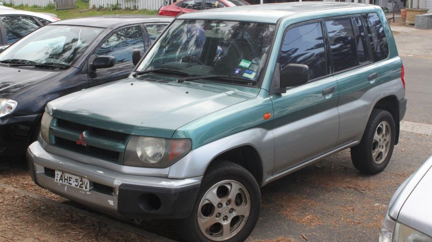 Mitsubishi Pajero io 1999