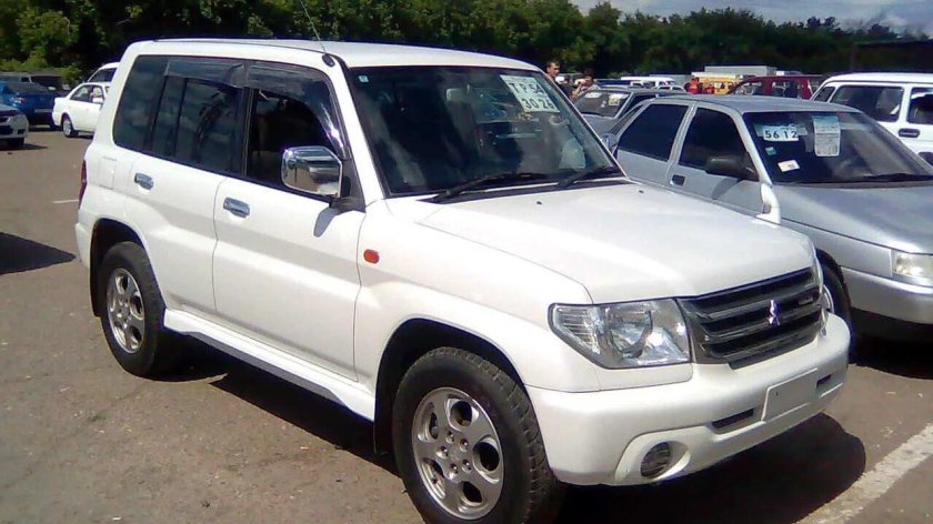 Mitsubishi Pajero io