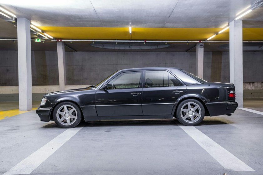Mercedes Benz 124 AMG