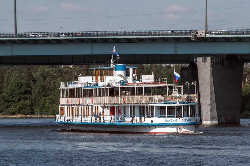 Теплоход Максим Горький