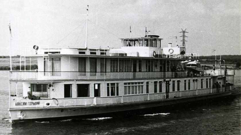 Пароход Максим Горький