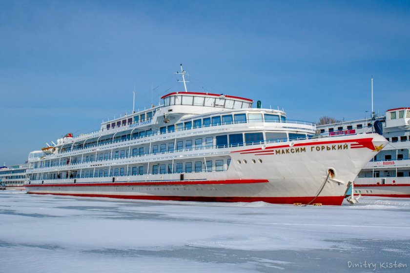 Теплоход Максим Горький на Енисее