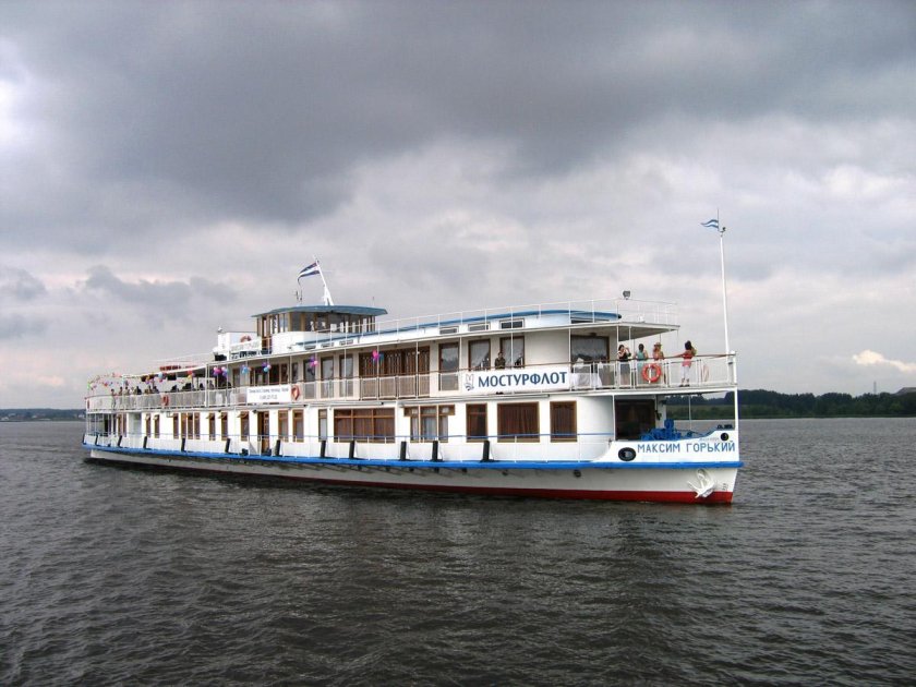 Пароход Максим Горький