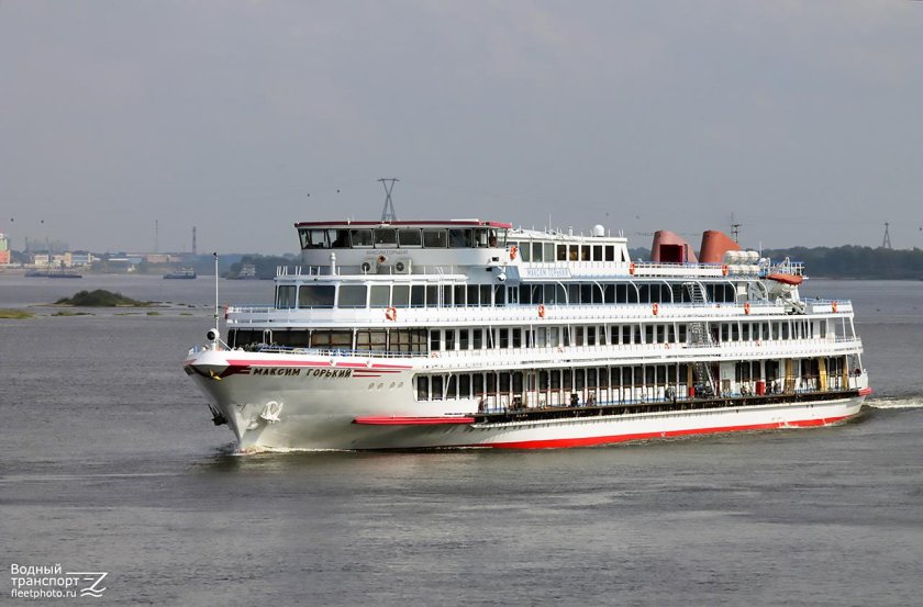 Теплоход Максим Горький