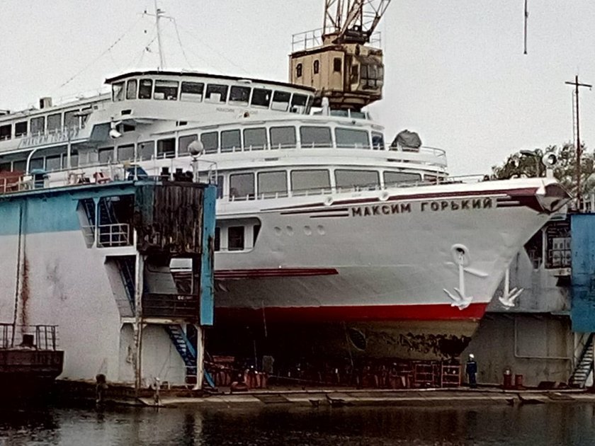 Пароход Максим Горький
