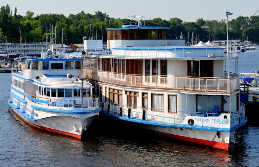 Речной теплоход Максим Горький