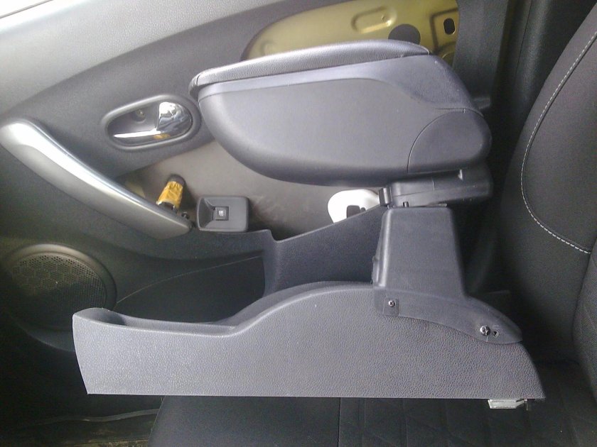 Подлокотник Рено Логан 1