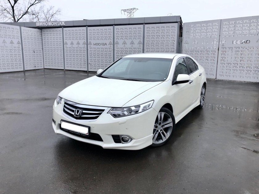 Подиум под номер Хонда Аккорд 8 Рестайлинг