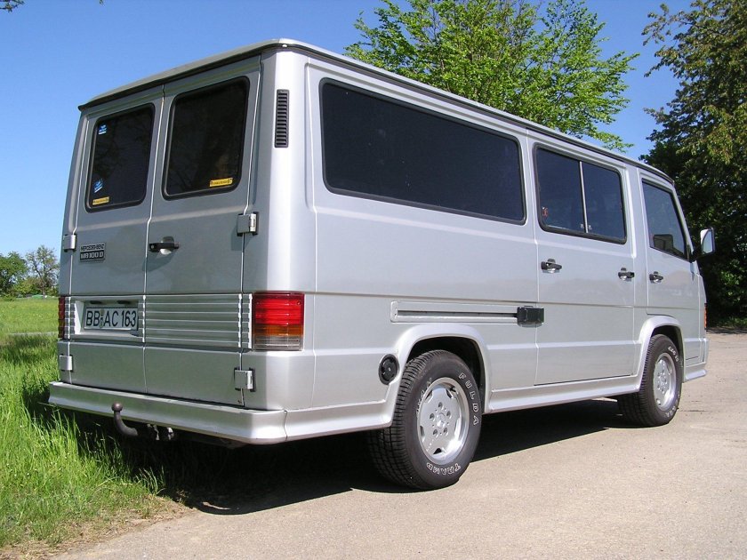 Мерседес Бенц мв100