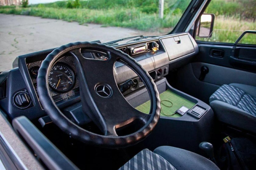 Mercedes-Benz mb100 салон
