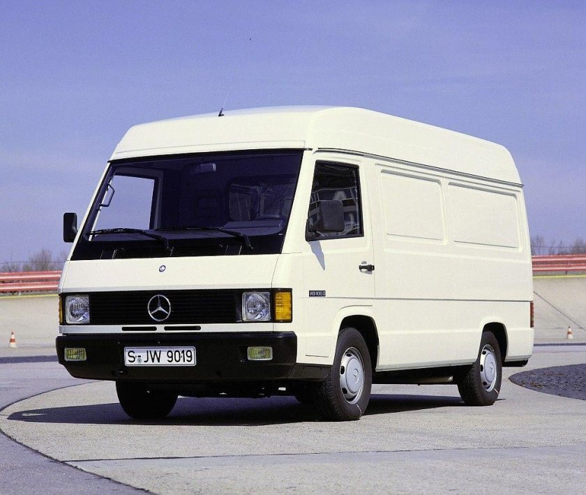 Mercedes-Benz mb100