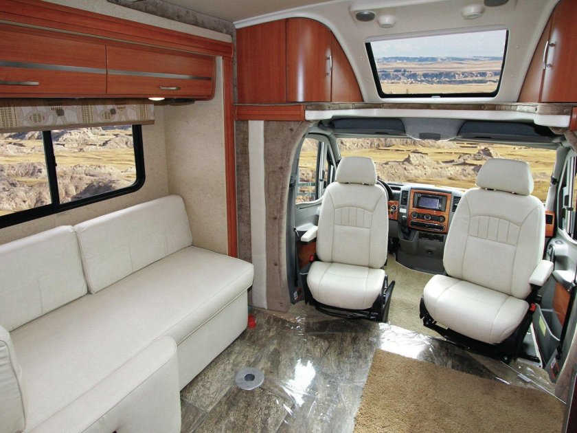 Автодом Winnebago industries внутри