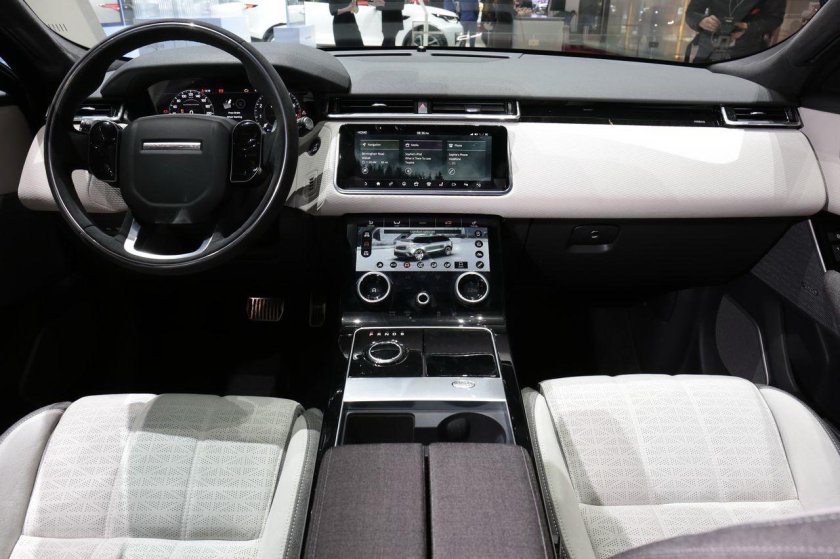 Range Rover Velar 2022 салон