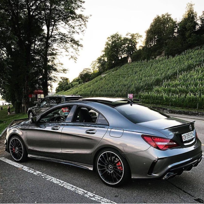 Мерседес-Бенц CLA 45 AMG