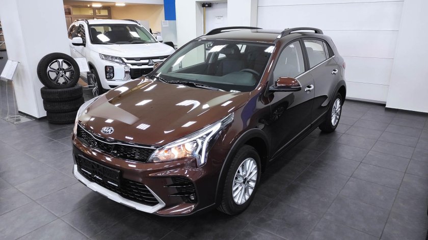 Киа Рио коричневая