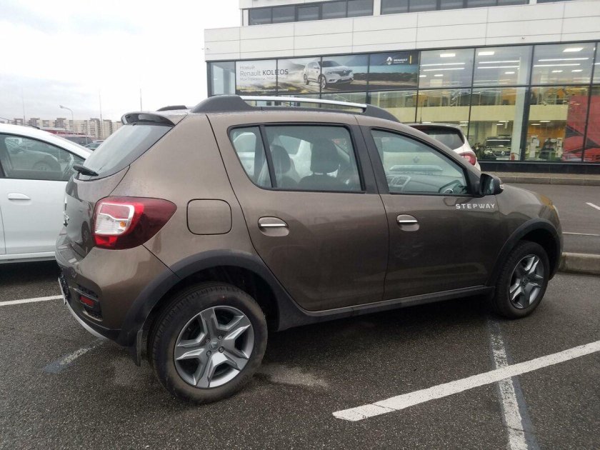 Renault Sandero Stepway коричневый