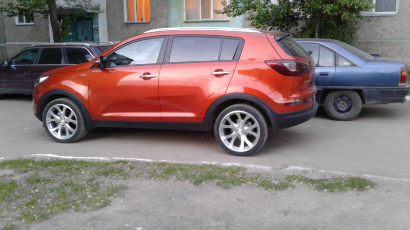 Колеса r19 на Киа Спортаж оранжевая