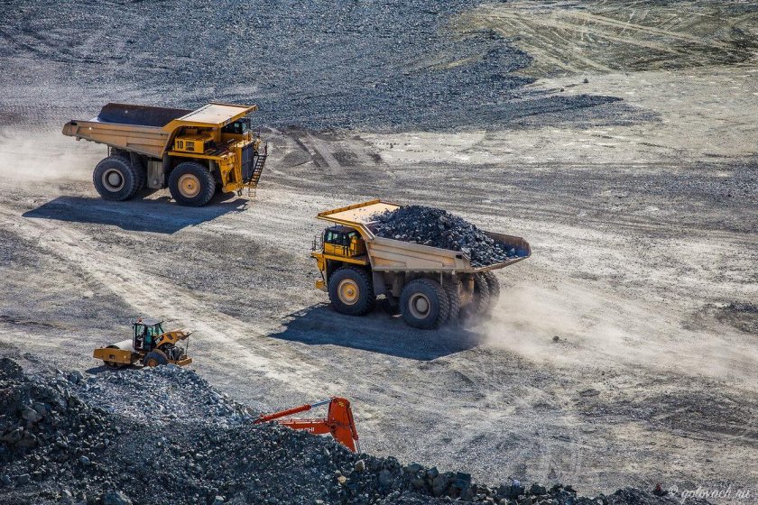 Автосамосвал Komatsu 730e