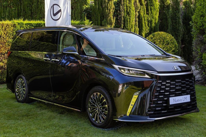 Лексус минивэн 2023
