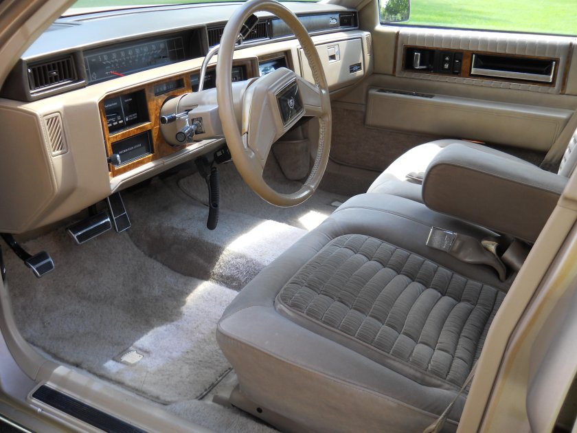 Cadillac Deville 1989 салон