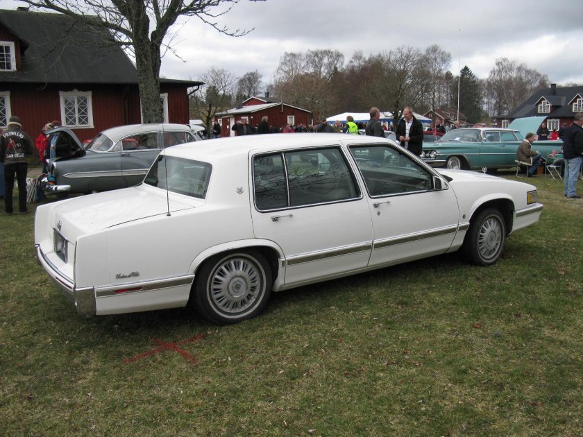 Кадиллак Девиль 2002