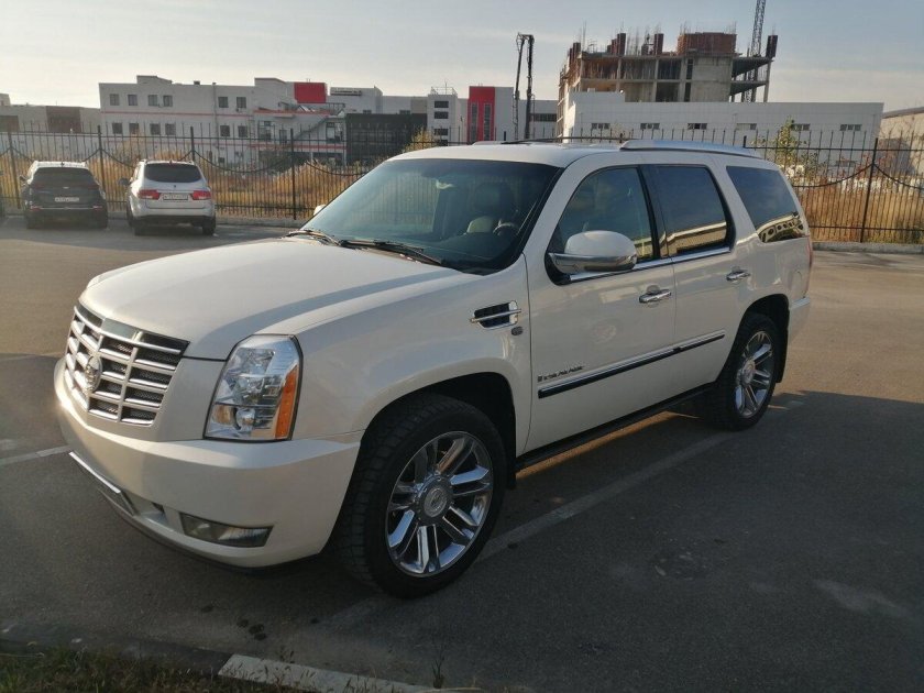 Кадиллак Эскалейд 2008 белый