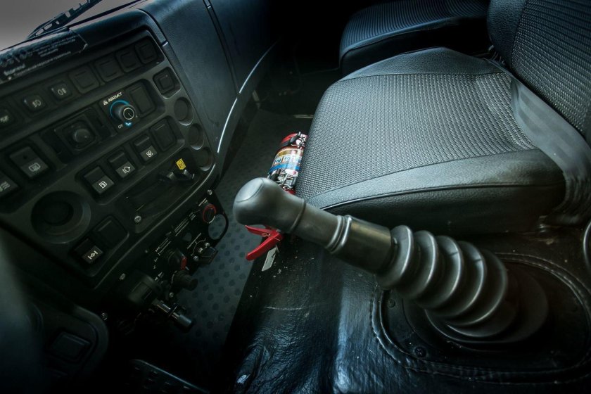 КАМАЗ-6560 кабина внутри