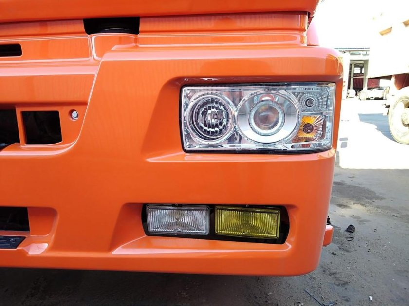 Фара КАМАЗ 65115 Рестайлинг