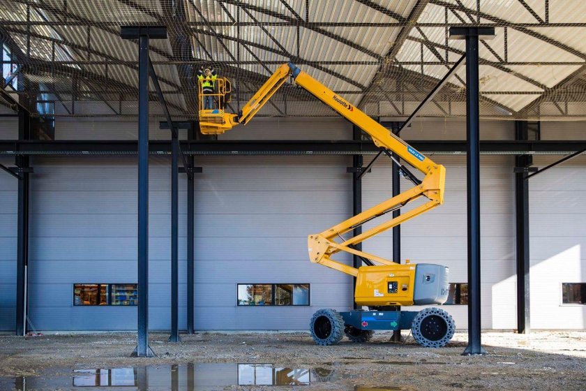 Подъемник самоходный коленчатый Haulotte ha18px