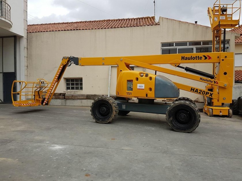 Коленчатый подъемник Haulotte