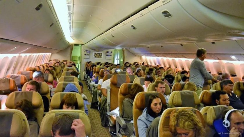 Боинг 777-300 салон эконом класса