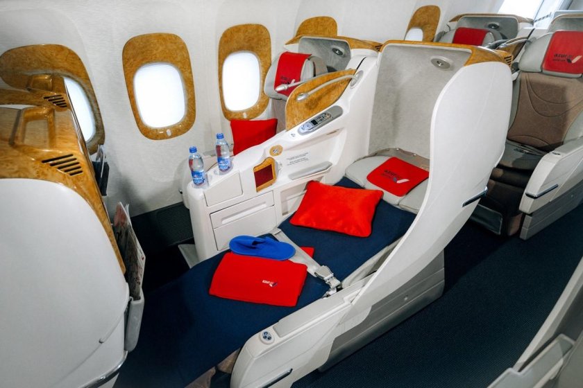 Бизнес класс Азур Эйр Боинг 777