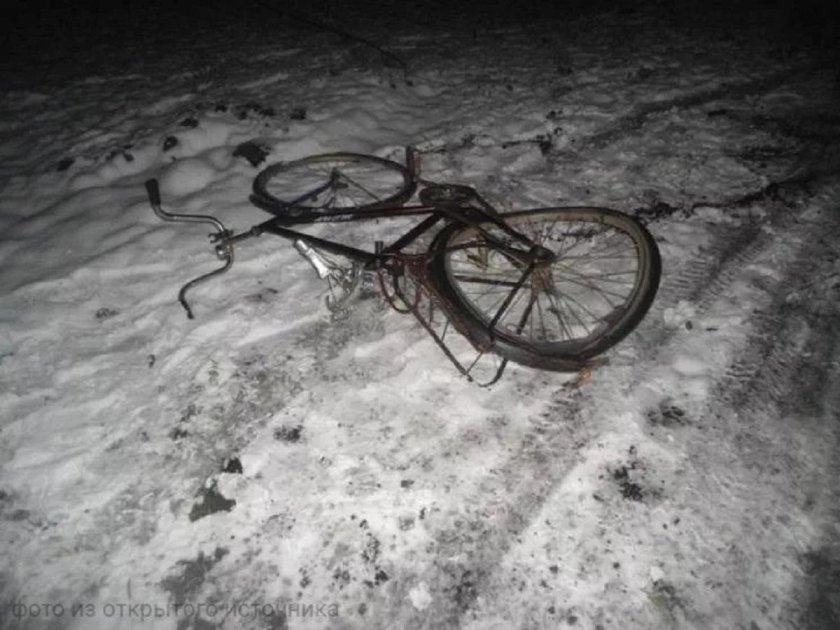 Сломанный велосипед зима