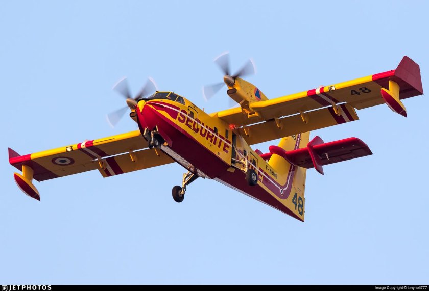 Самолет Canadair CL-415