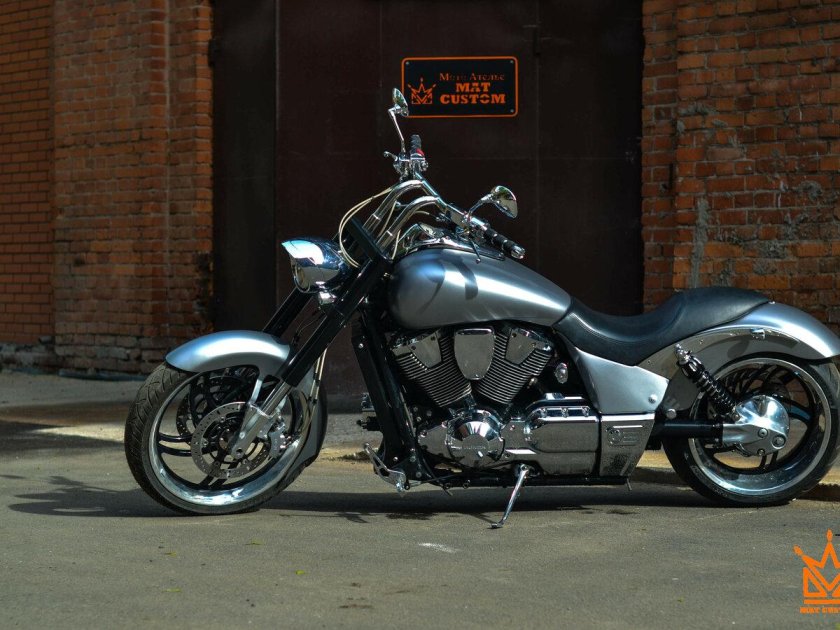 Сузуки интрудер 1800