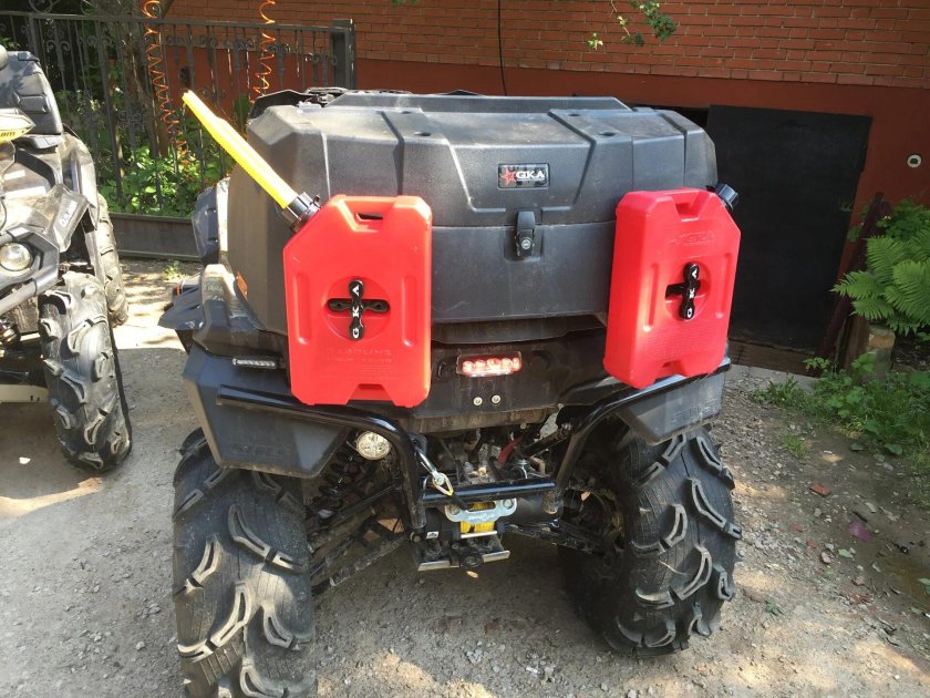 Крепление канистры на кофр квадроцикла