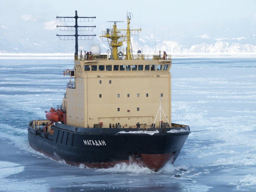 Танкер Семен Дежнев