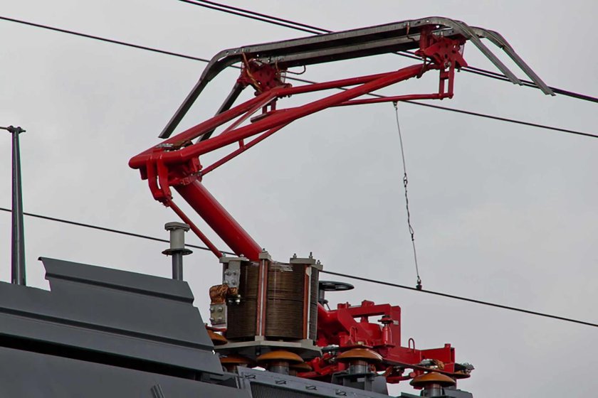 Токоприемник электровоза эп2к