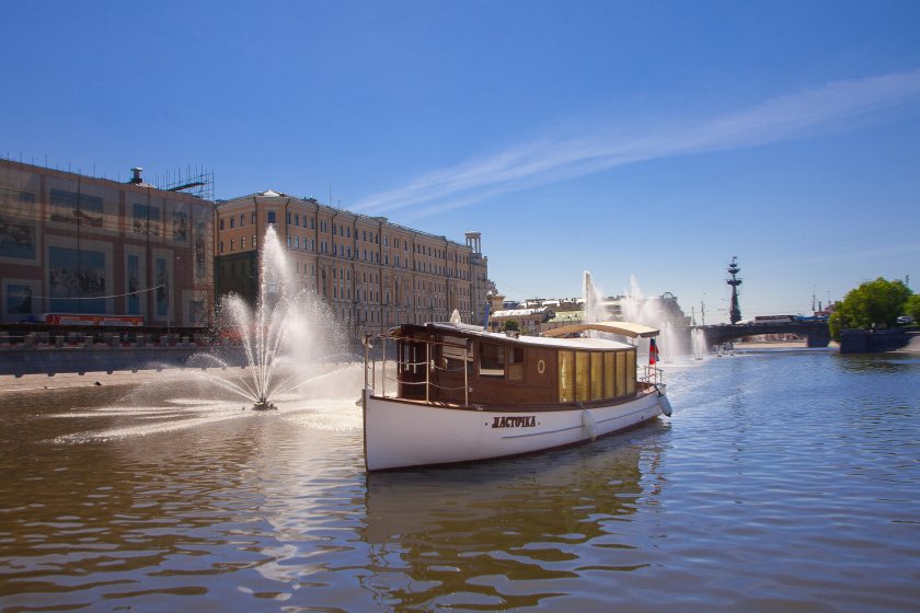 Ласточка катер на Москве реке
