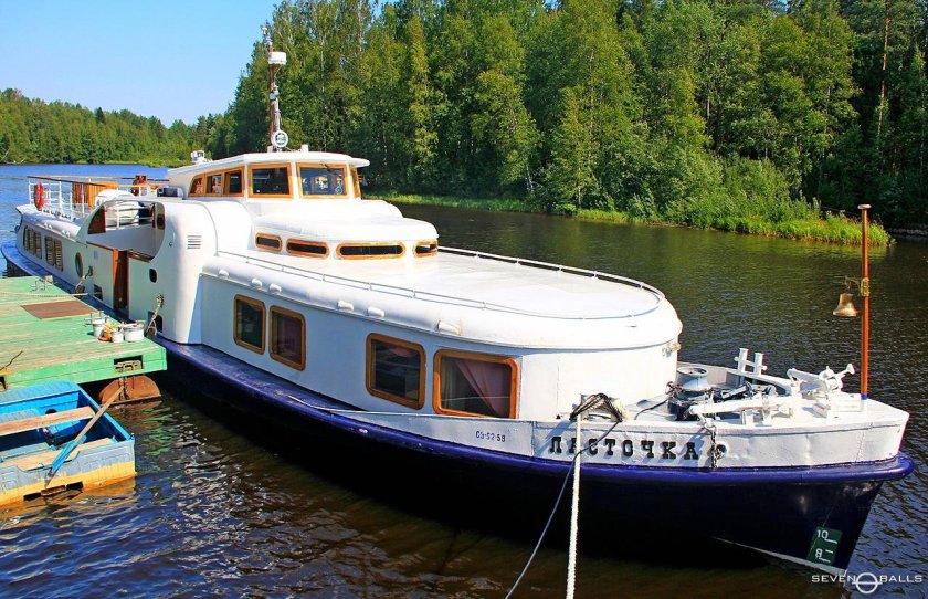 Теплоход Ласточка Мандроги