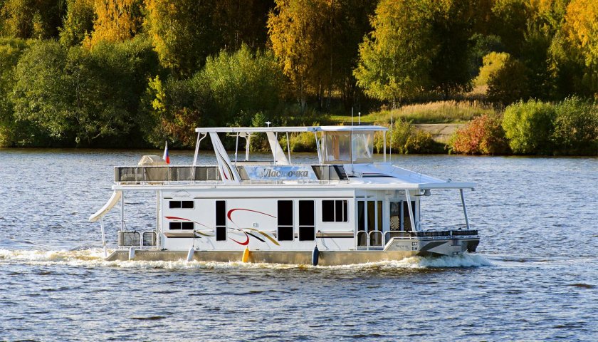 Хаусбот Ушаковские верфи