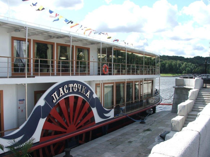 Жестокий романс теплоход Ласточка