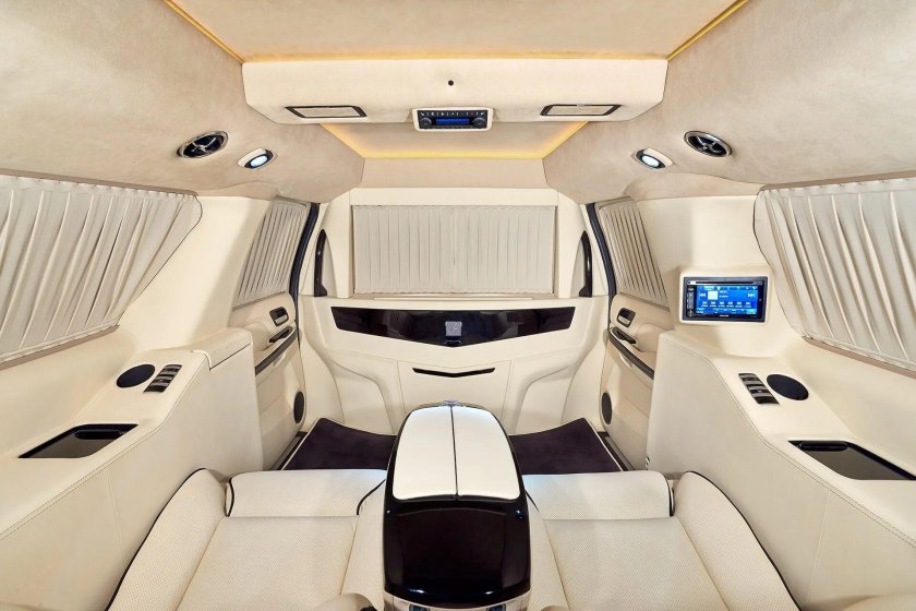 Кадиллак Эскалейд 2023 салон